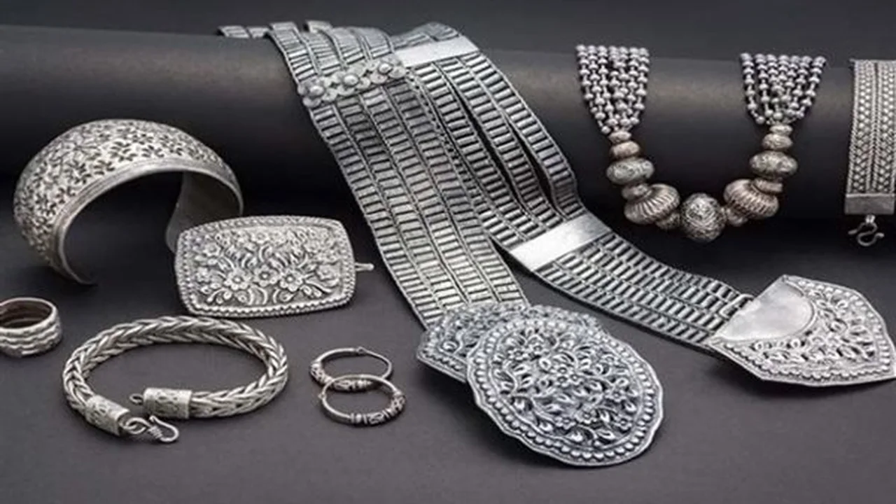 مفارقات في أسعار الفضة بين الانخفاض المحلي والارتفاع العالمي بأول أيام عيد الفطر